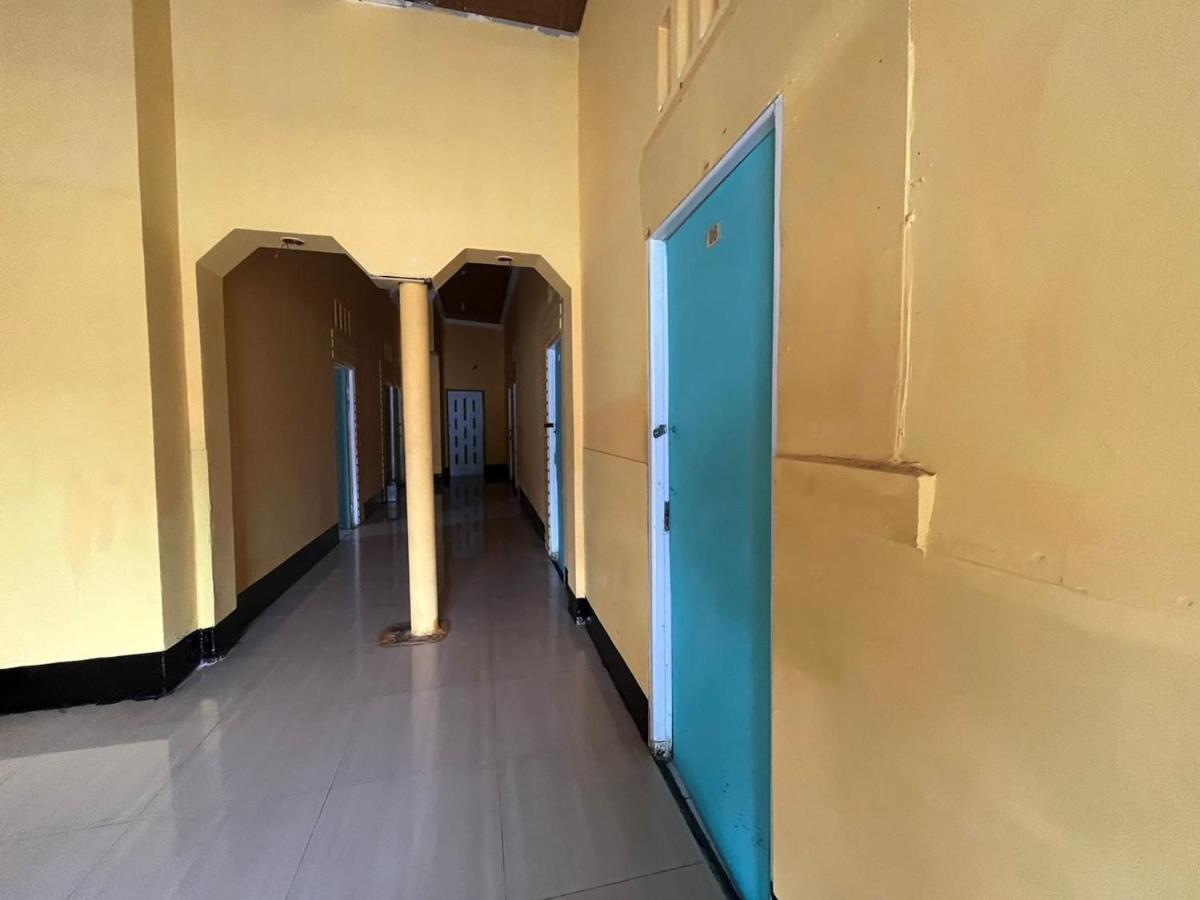 Hotel Malibu Baubau Bagian luar foto