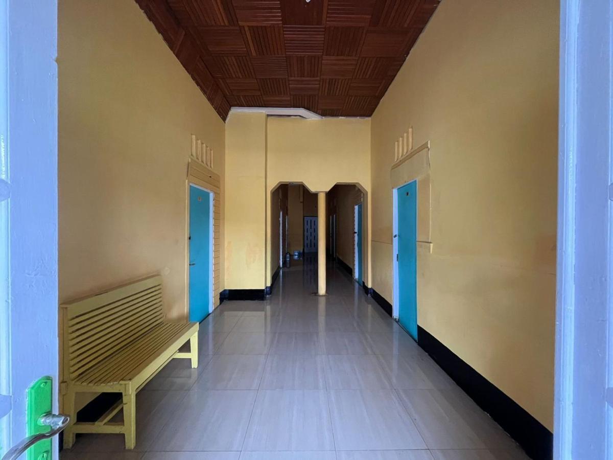 Hotel Malibu Baubau Bagian luar foto
